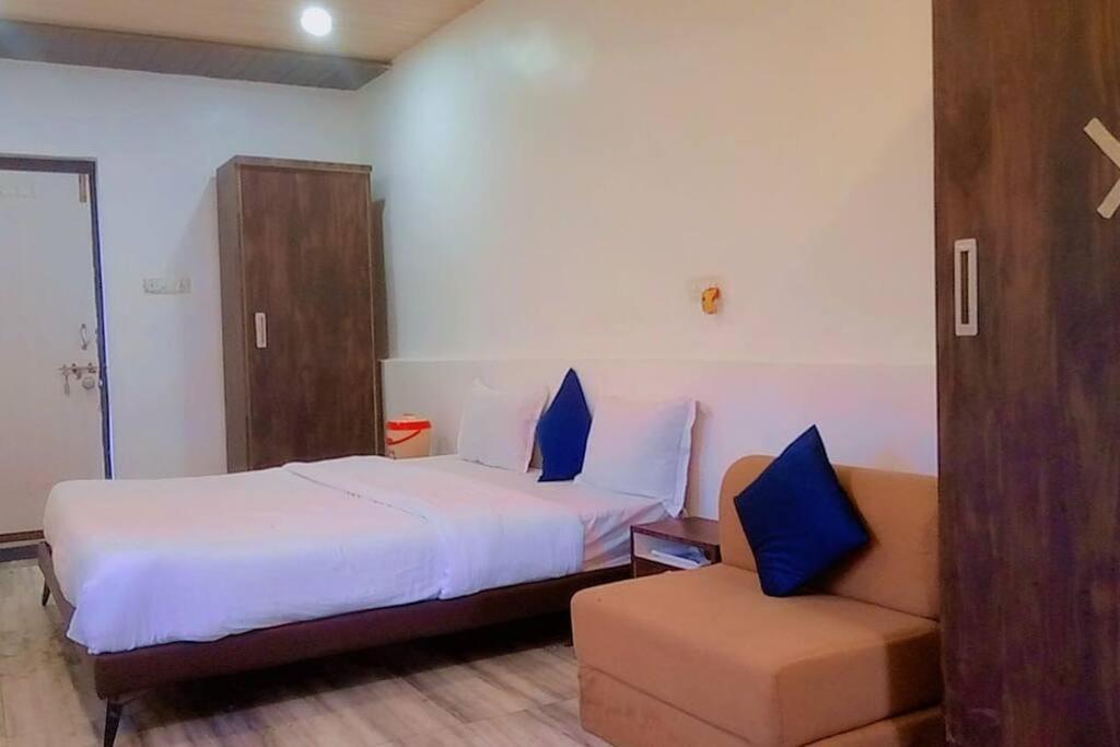 Valley Nest For 6-12 Pax 아부 산 외부 사진