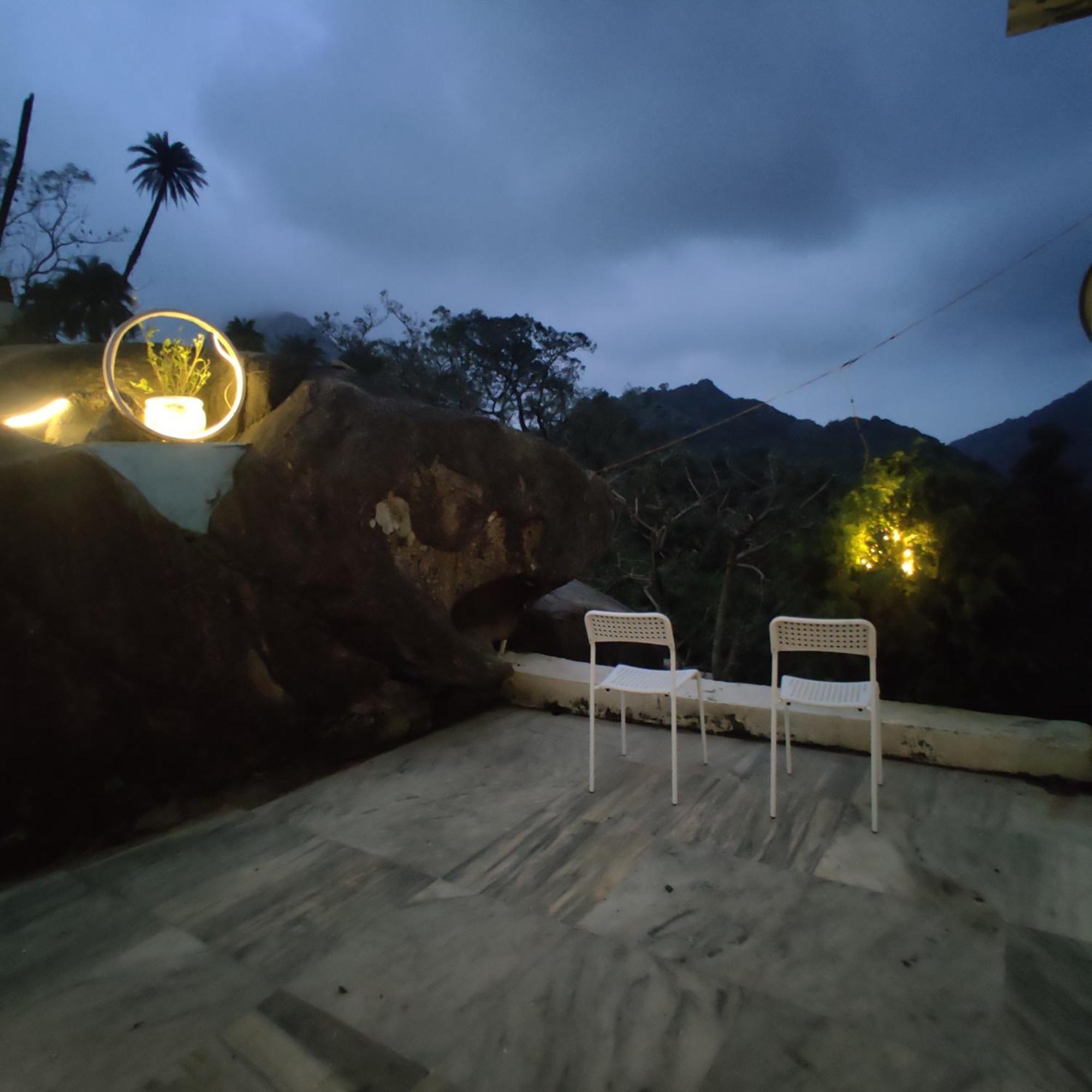 Valley Nest For 6-12 Pax 아부 산 외부 사진